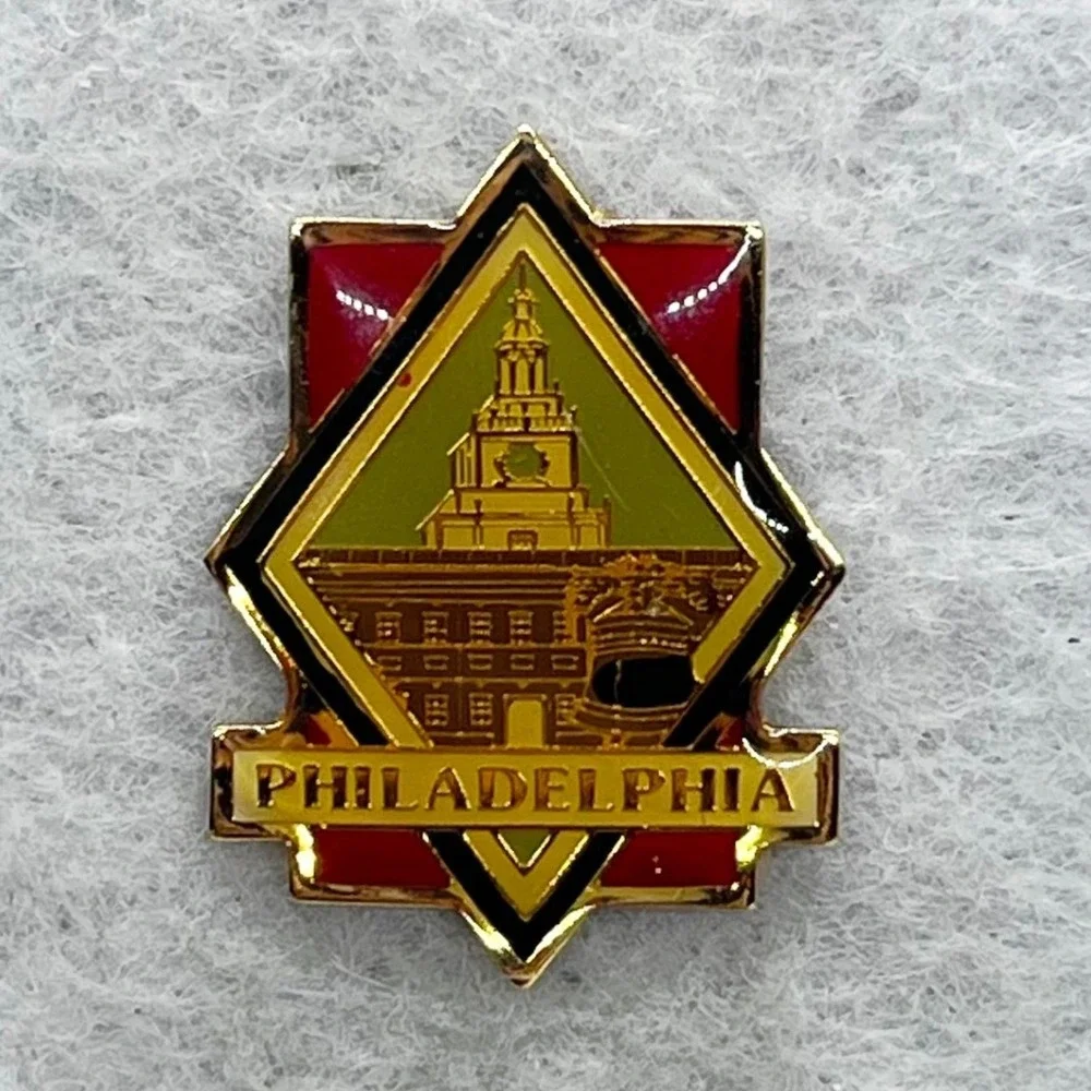 🔮 5/$25 Vintage Philadelphia Independence Hall Liberty Bell Pin